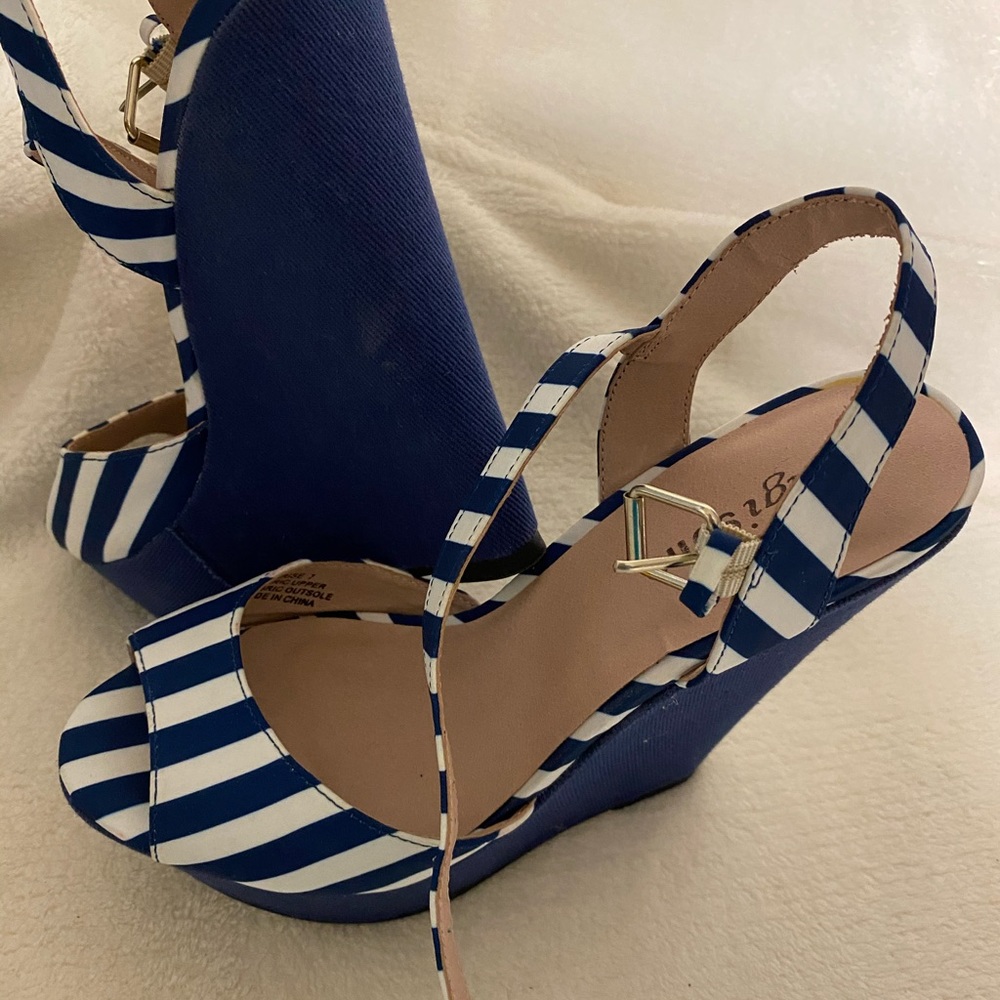 Shoes - Picture 4 of 8